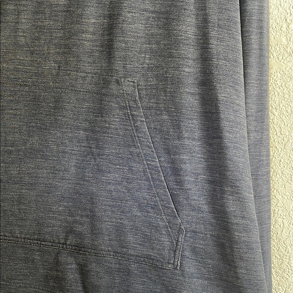 100% Merino Wool Poncho from Icebreaker - Picture 3 of 6